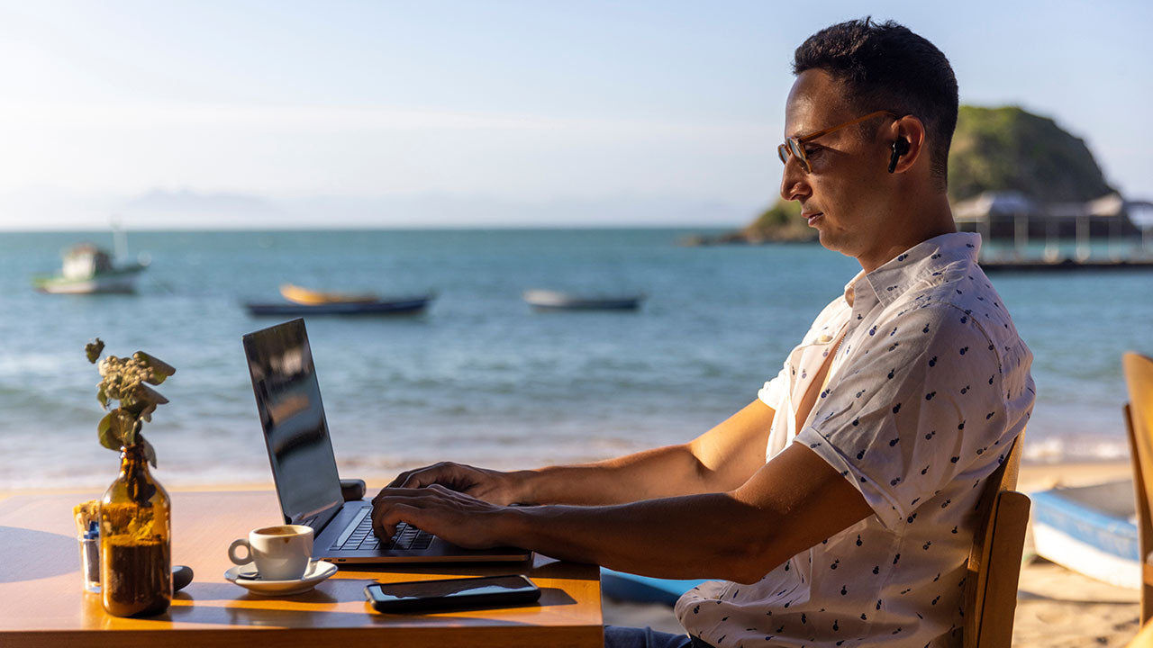 How Compression Socks Become a Digital Nomad's Secret Weapon for All-Day Comfort